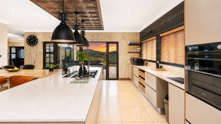 8 Bedroom Property for Sale in Birdwood Estate North West